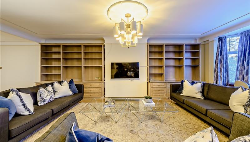 5 bed property in Park Road, London